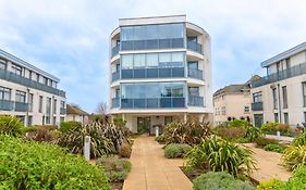 The Regency Suite - Modern 2-Bed 1-Bath Apartment