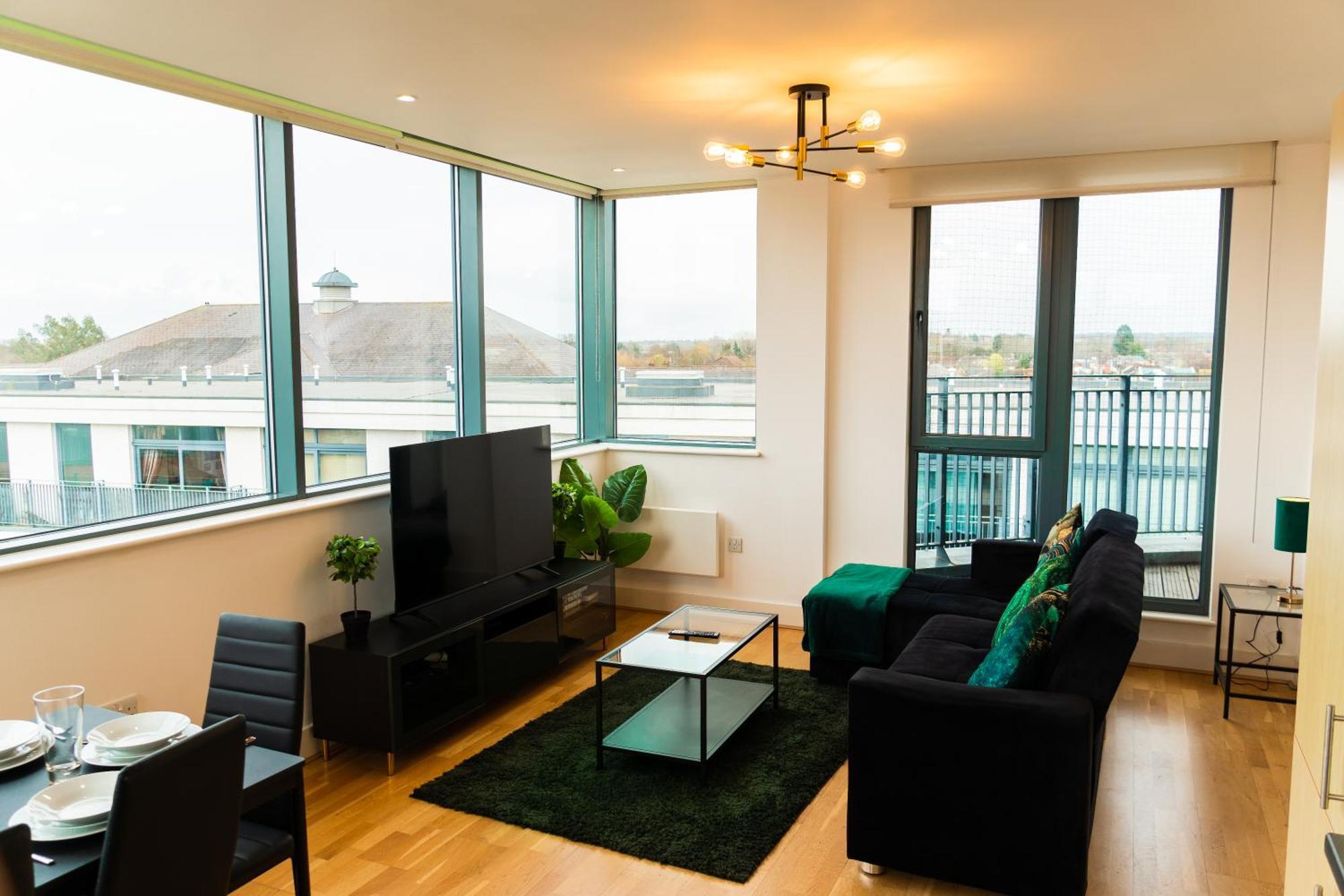 The Regency Suite - Modern 2-Bed 1-Bath Apartment Chertsey Exterior photo